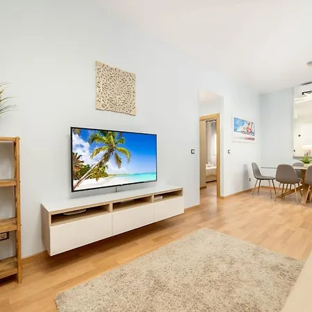 -malagasunapts- Stylish Centre Pool&parking Apartment Malaga