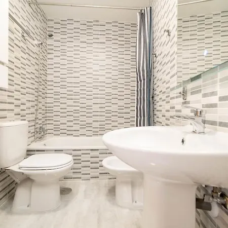 -malagasunapts- Stylish Centre Pool&parking *