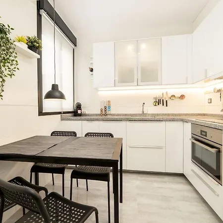 -malagasunapts- Stylish Centre Pool&parking Apartment Malaga